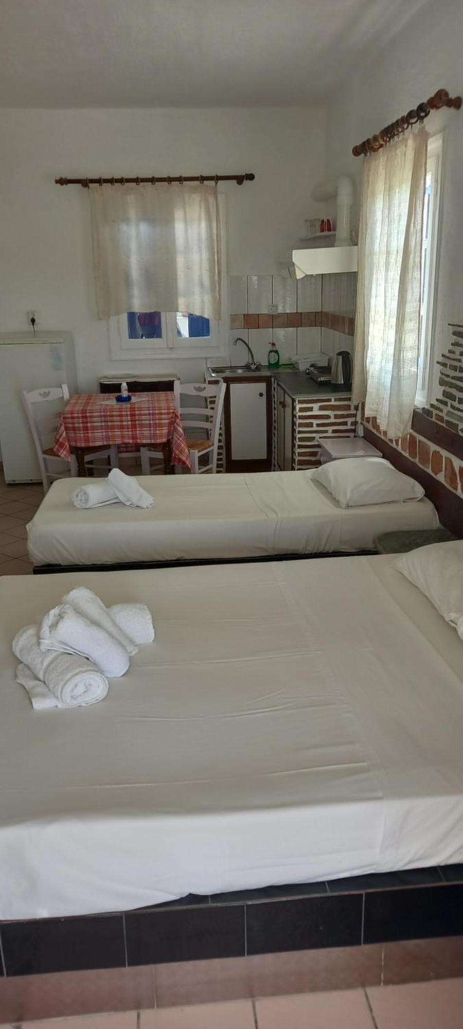 Aposperitis Rooms & Apartments Kini Dış mekan fotoğraf